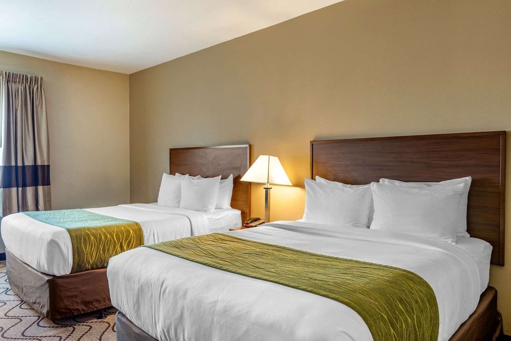 Accessible Room, 2 Queen Beds, Roll-In Shower, Non Smoking
