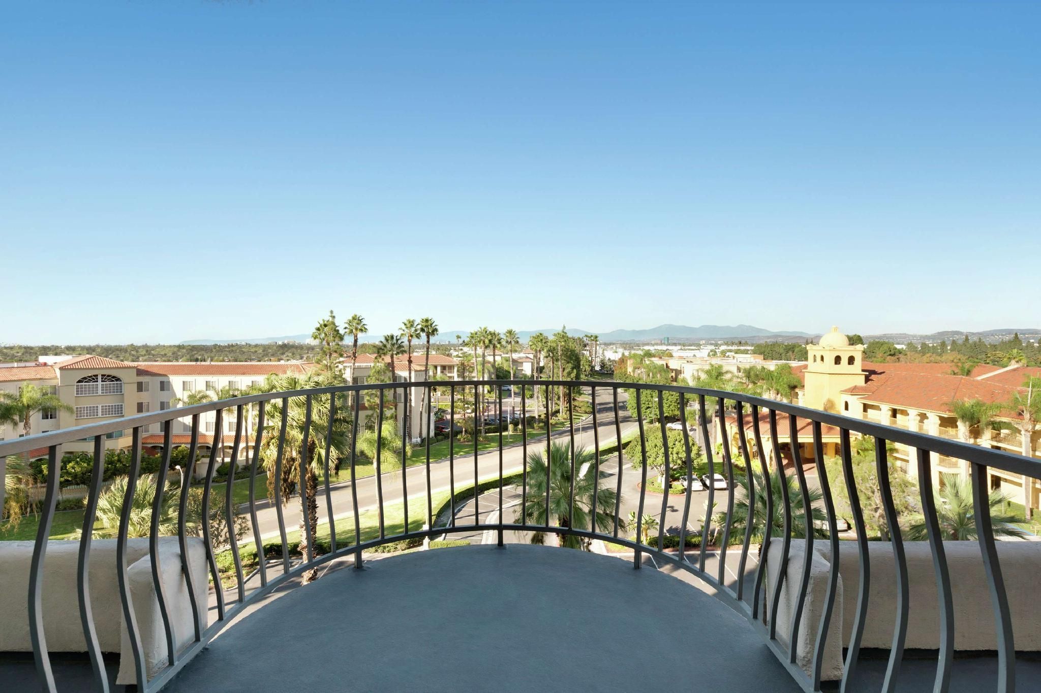 2 Room Suite-1 King Bed-balcony-nonsmoking