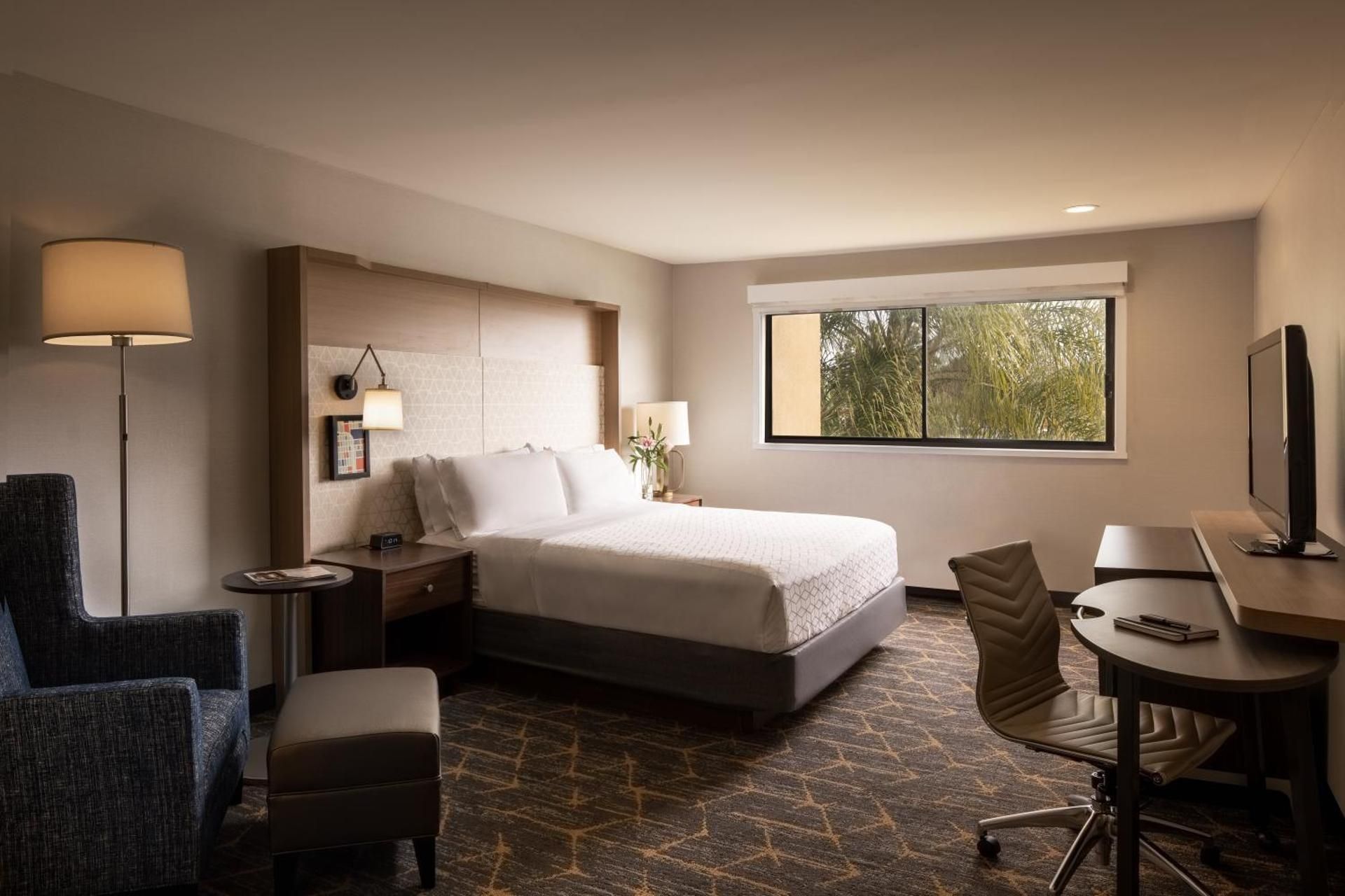 1 King Standard Top Floor