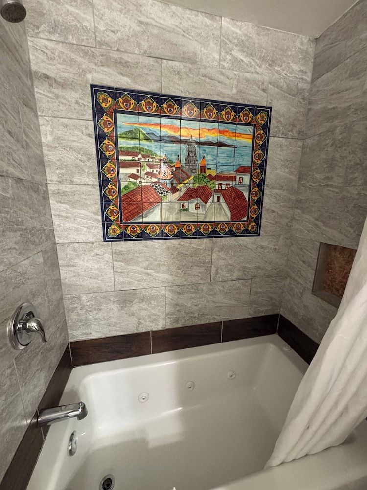 Ala Mar by the Sea Room, 1 King Bed 9