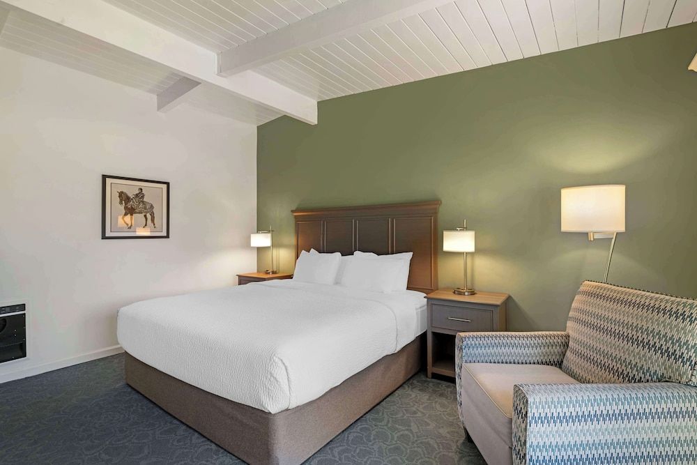 undefined Best Western Plus Santa Barbara 4