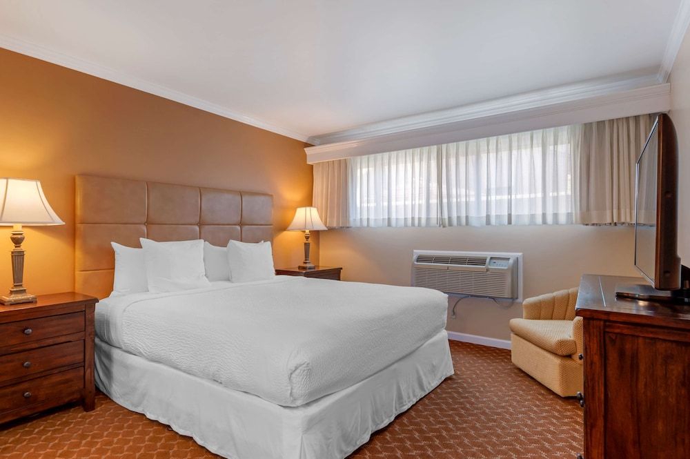 undefined Best Western Plus Santa Barbara 2