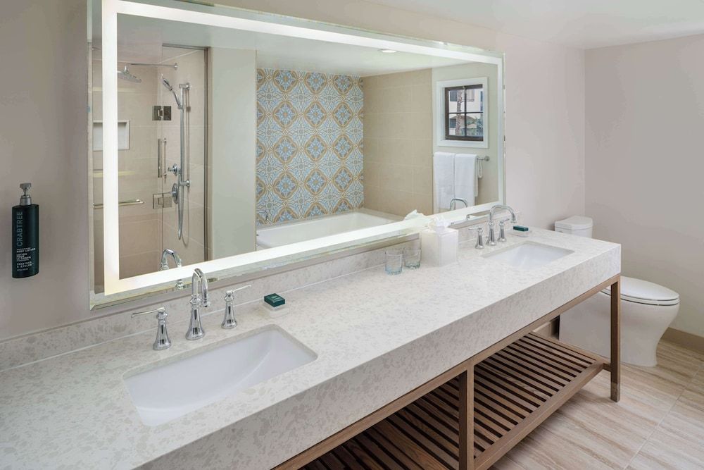 Junior Suite, 1 King Bed, Accessible (Hearing)