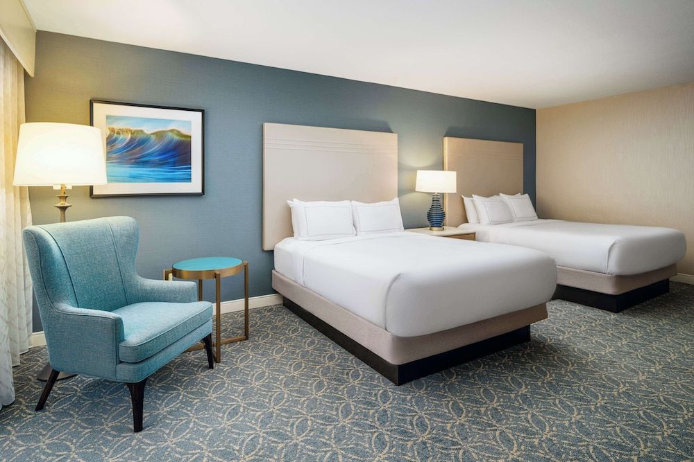 Room, 2 Queen Beds, Accessible (Roll-In Shower)