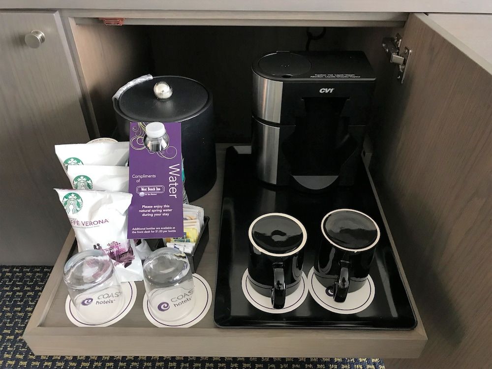 West Beach Inn, a Coast Hotel Run of House - 1 Queen Bed 4