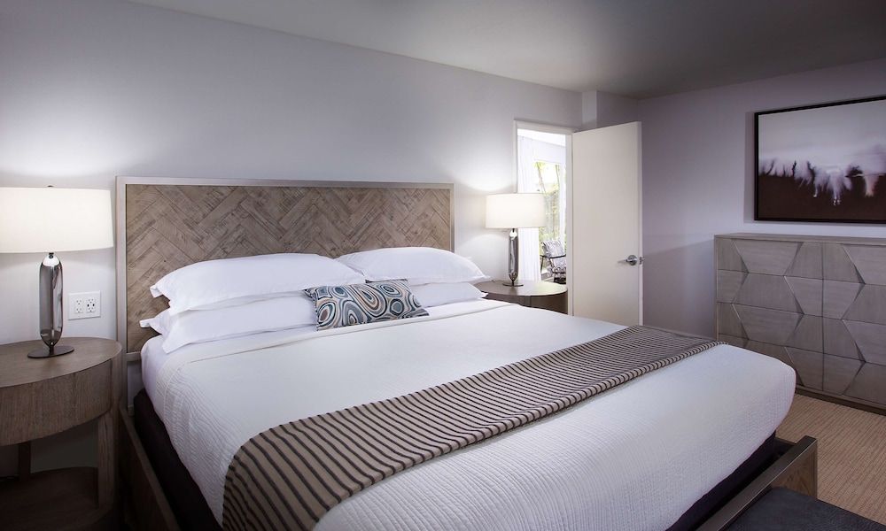 undefined West Beach Inn, a Coast Hotel 9