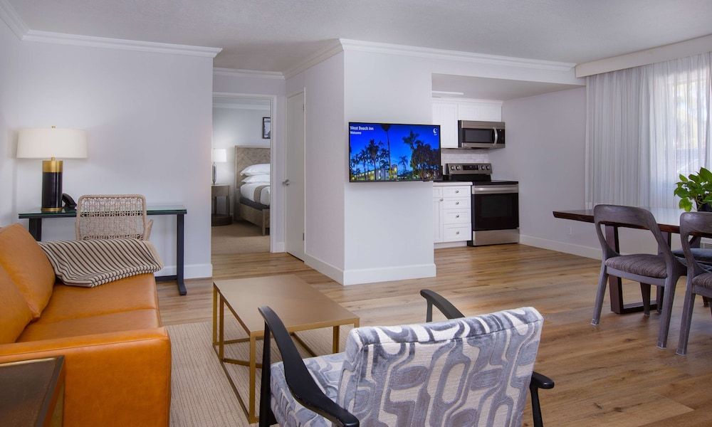 West Beach Inn, a Coast Hotel