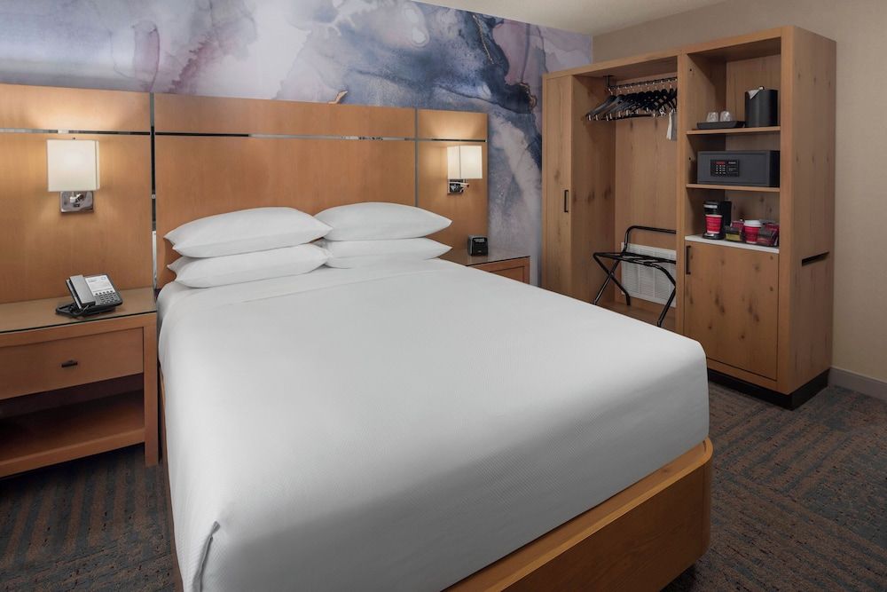 Room, 1 Queen Bed, Tower