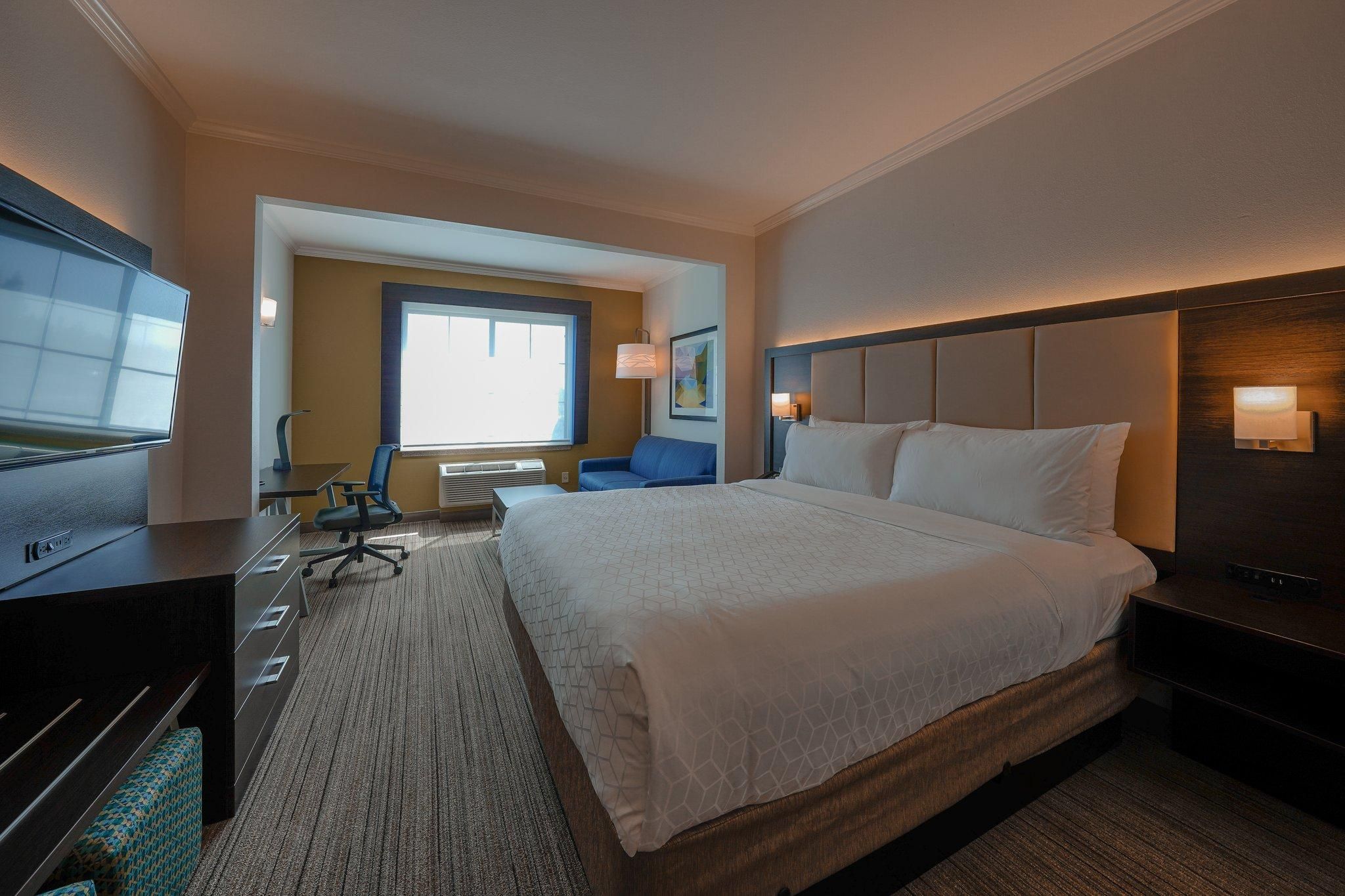 1 King Bed Suite