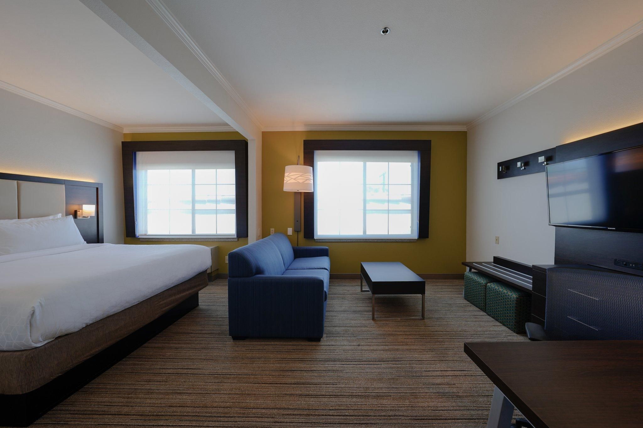 1 King Bed Suite