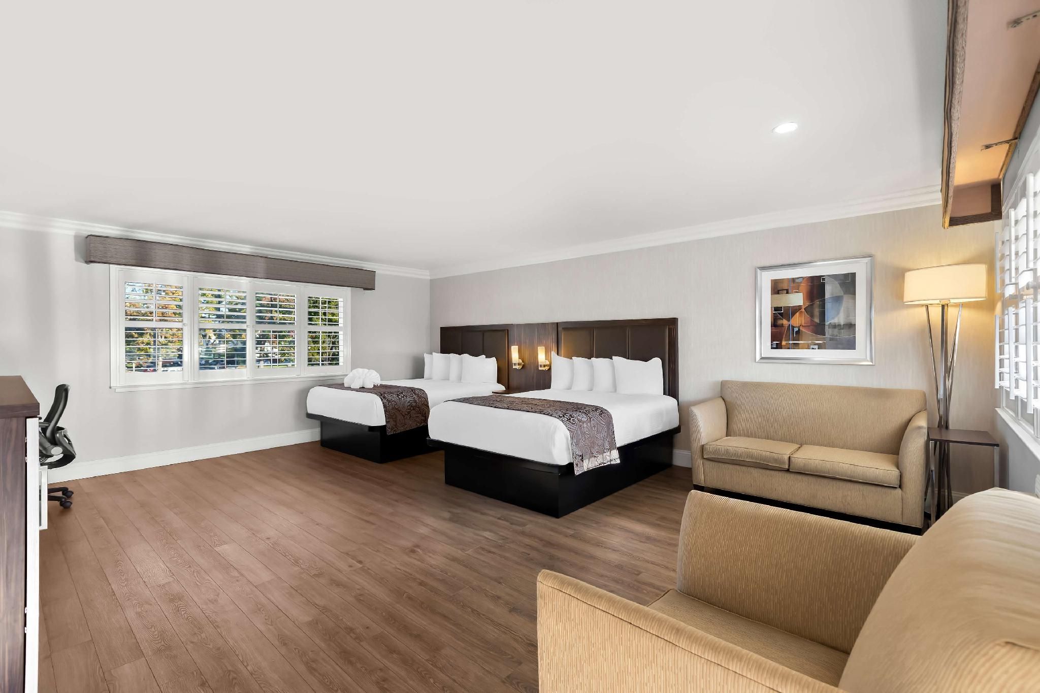 2 Queen Beds, Nonsmoking, Larger Room