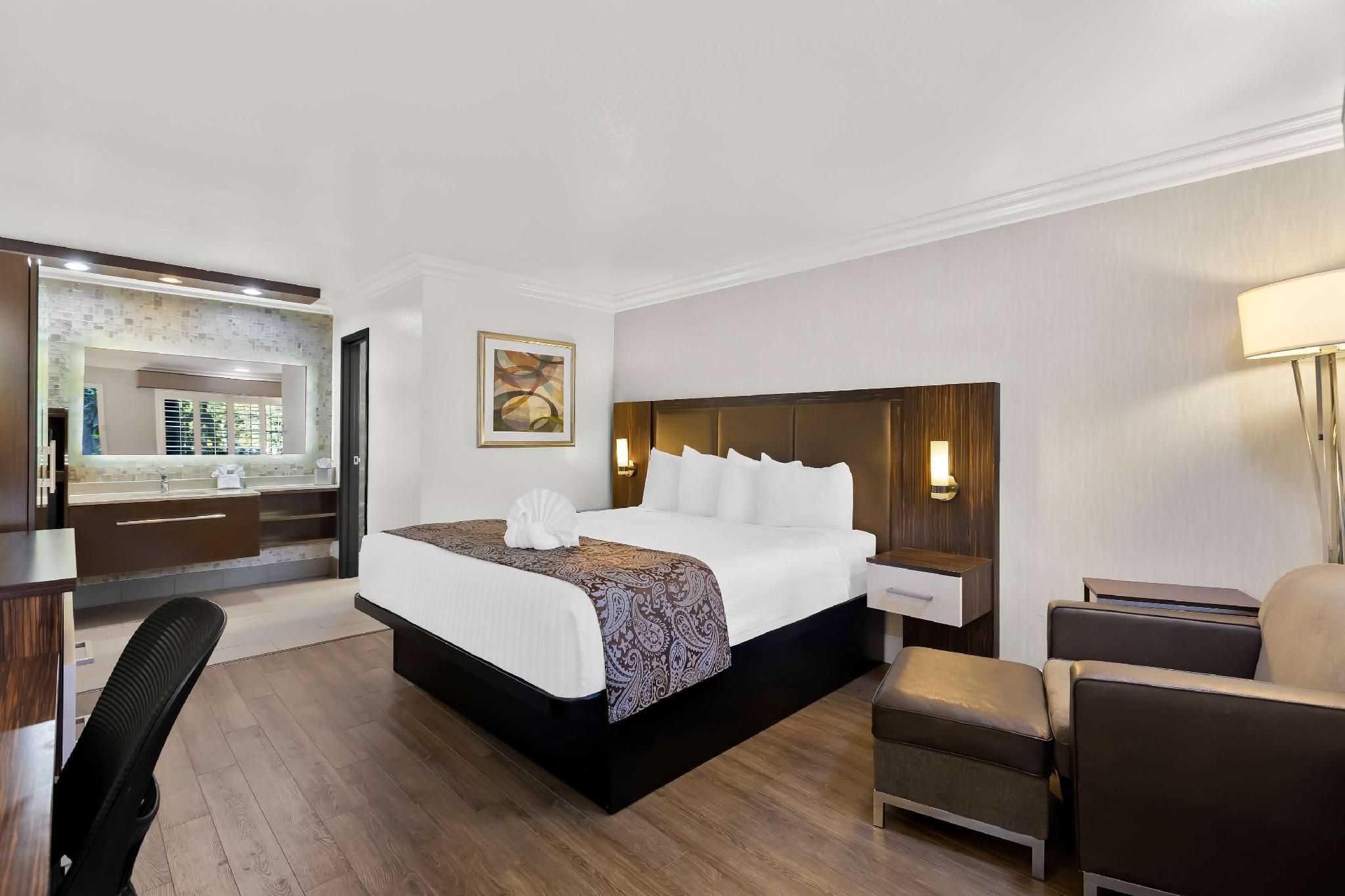 1 King Bed, Nonsmoking