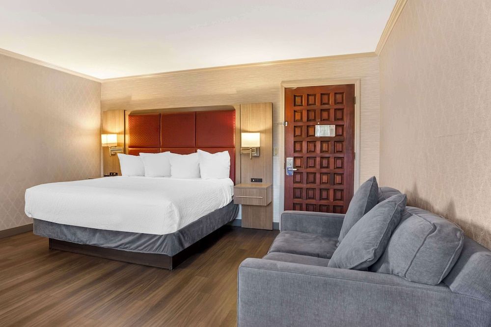 Suite, 1 King Bed, Non Smoking, Jetted Tub