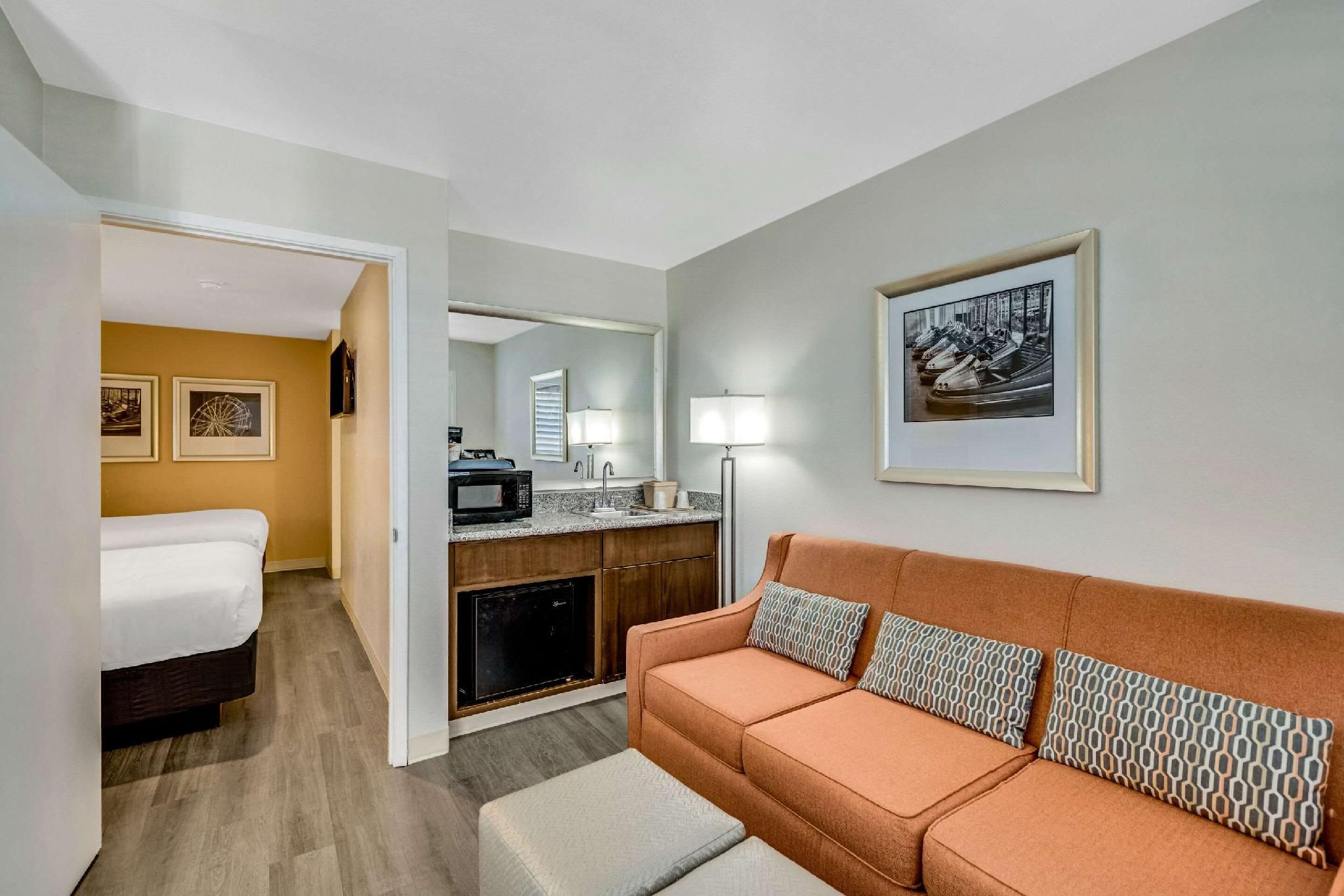 undefined Comfort Inn Beach/Boardwalk Area 9