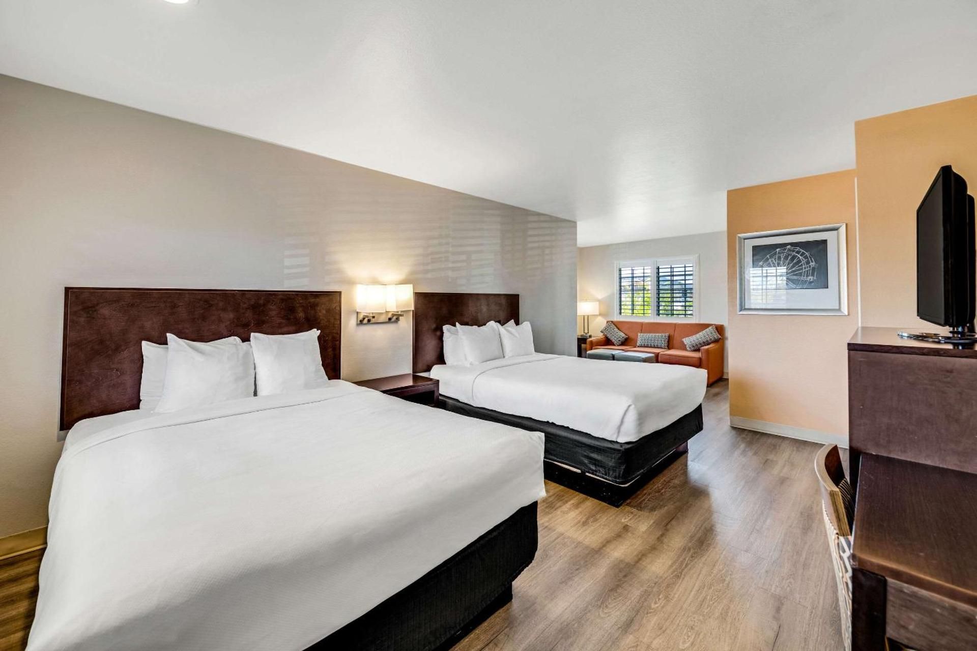 Efficiency Quadruple Room with Two Queen Beds and Sofa bed - Non Smoking