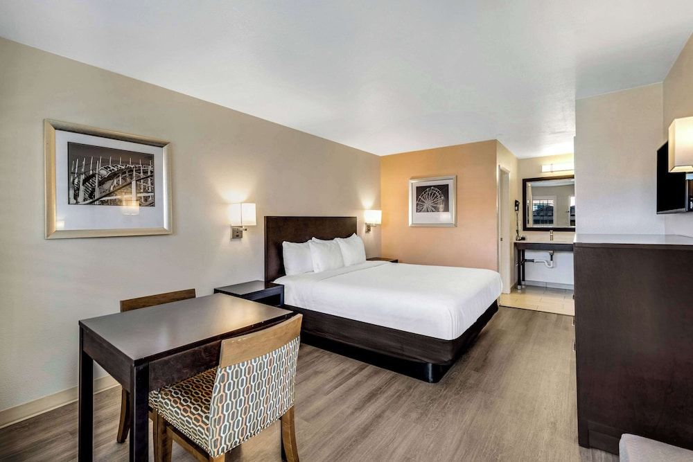 Comfort Inn Beach/Boardwalk Area Standard Room, 1 King Bed