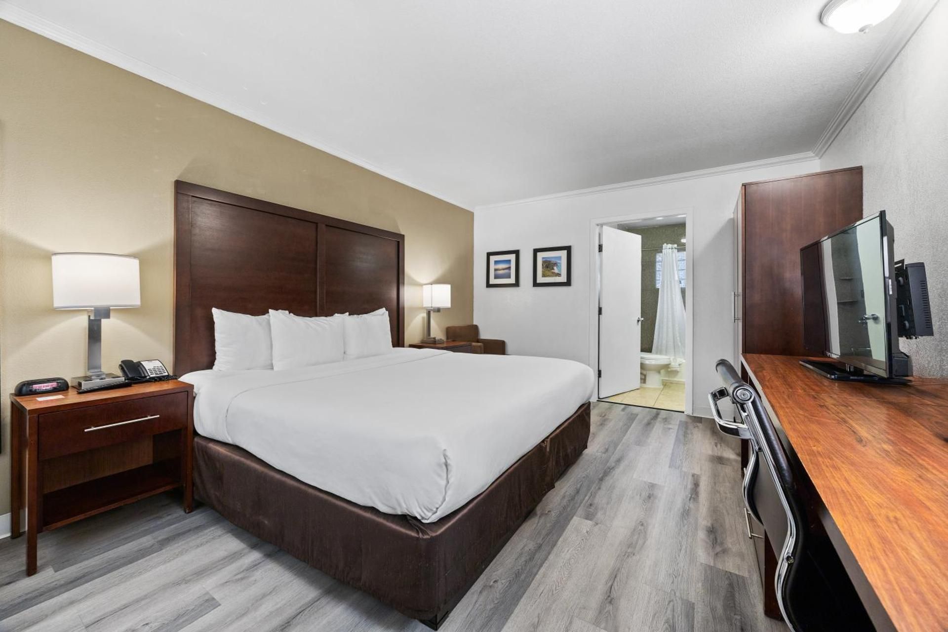 Comfort Inn Santa Cruz North 1 King Bed, Nonsmoking 2