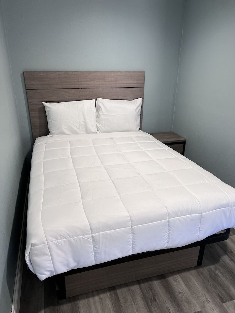 undefined Surf City Inn and Suites 8