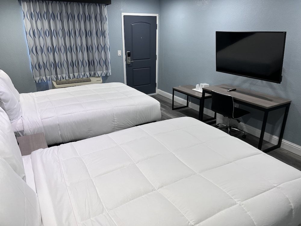 undefined Surf City Inn and Suites 4