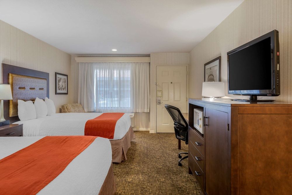 Standard Room, 2 Queen Beds, Non Smoking, Microwave
