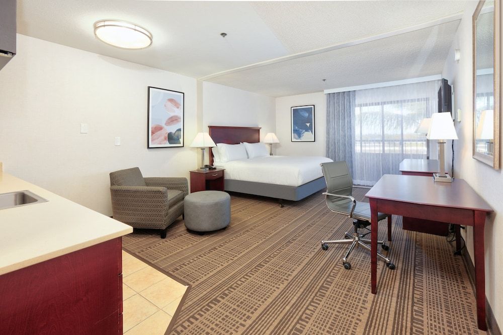 Premium Room, 1 King Bed, Accessible (Mobility, Roll-In Shower)
