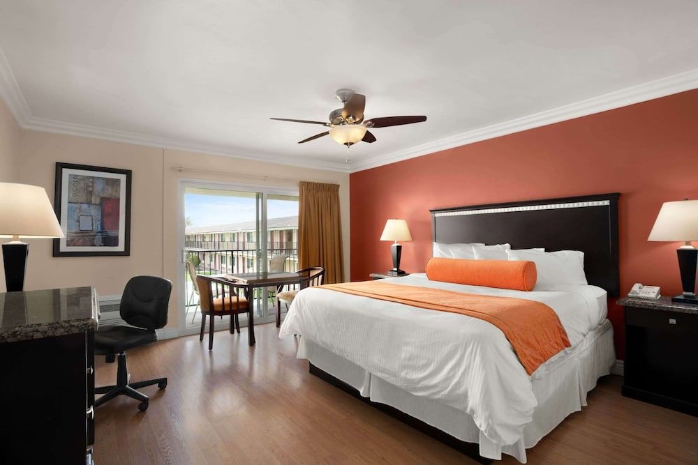 Standard Room, 1 King Bed