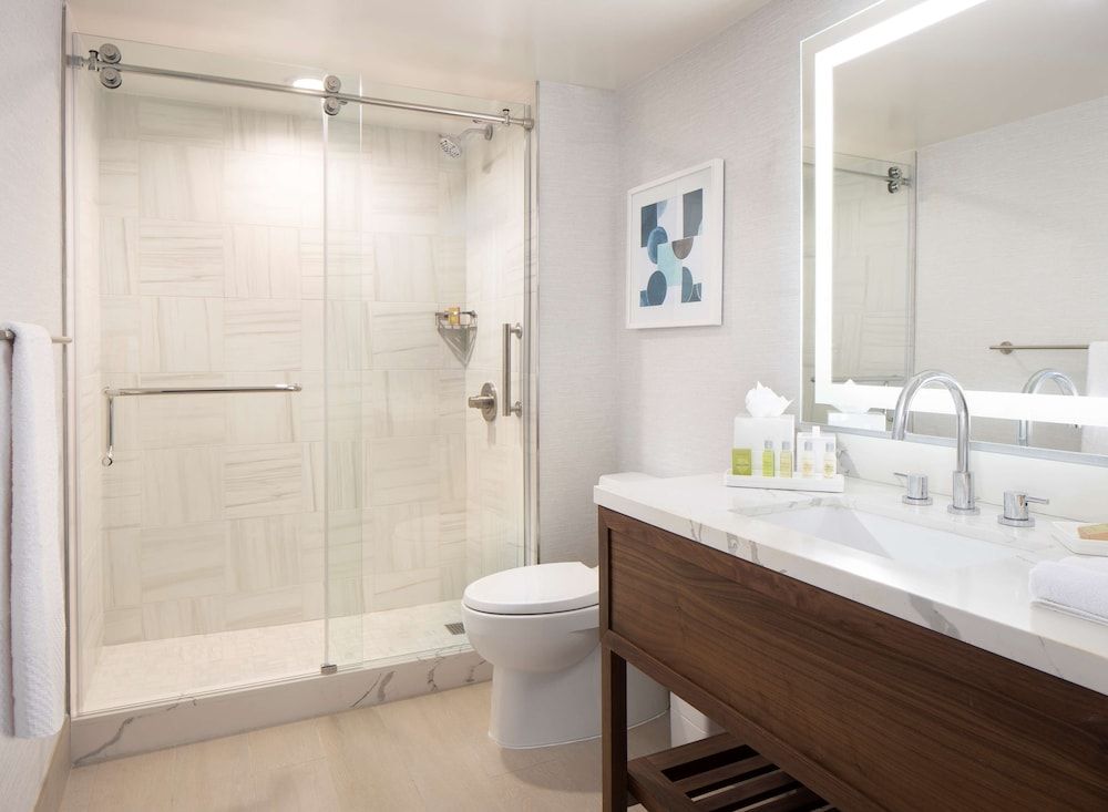 Suite, 1 King Bed, City View