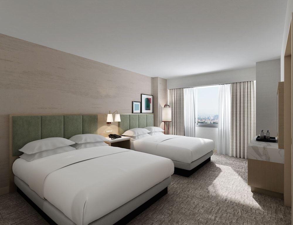 Room, 2 Queen Beds, Accessible (Roll-In Shower)