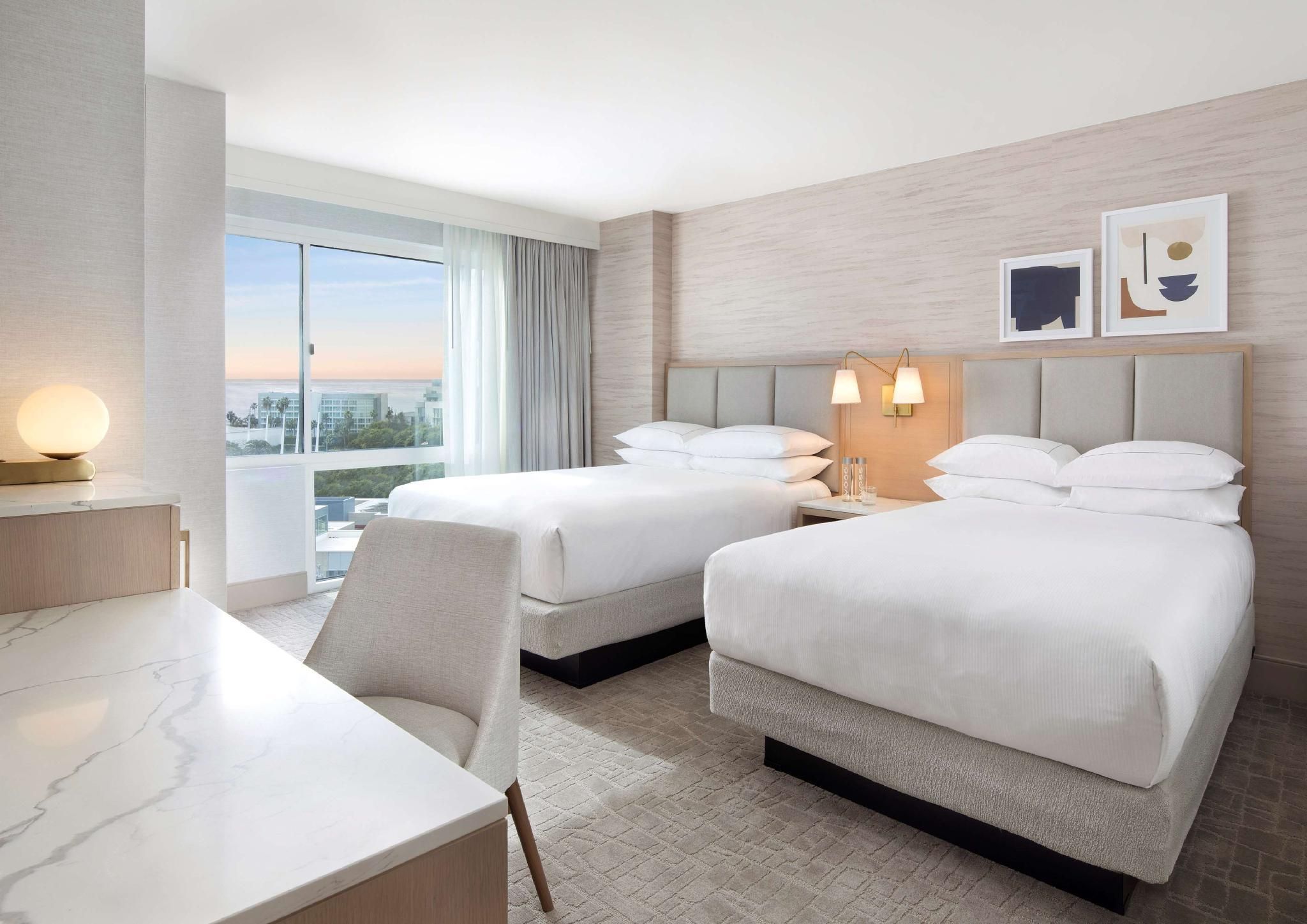 2 Queen Beds