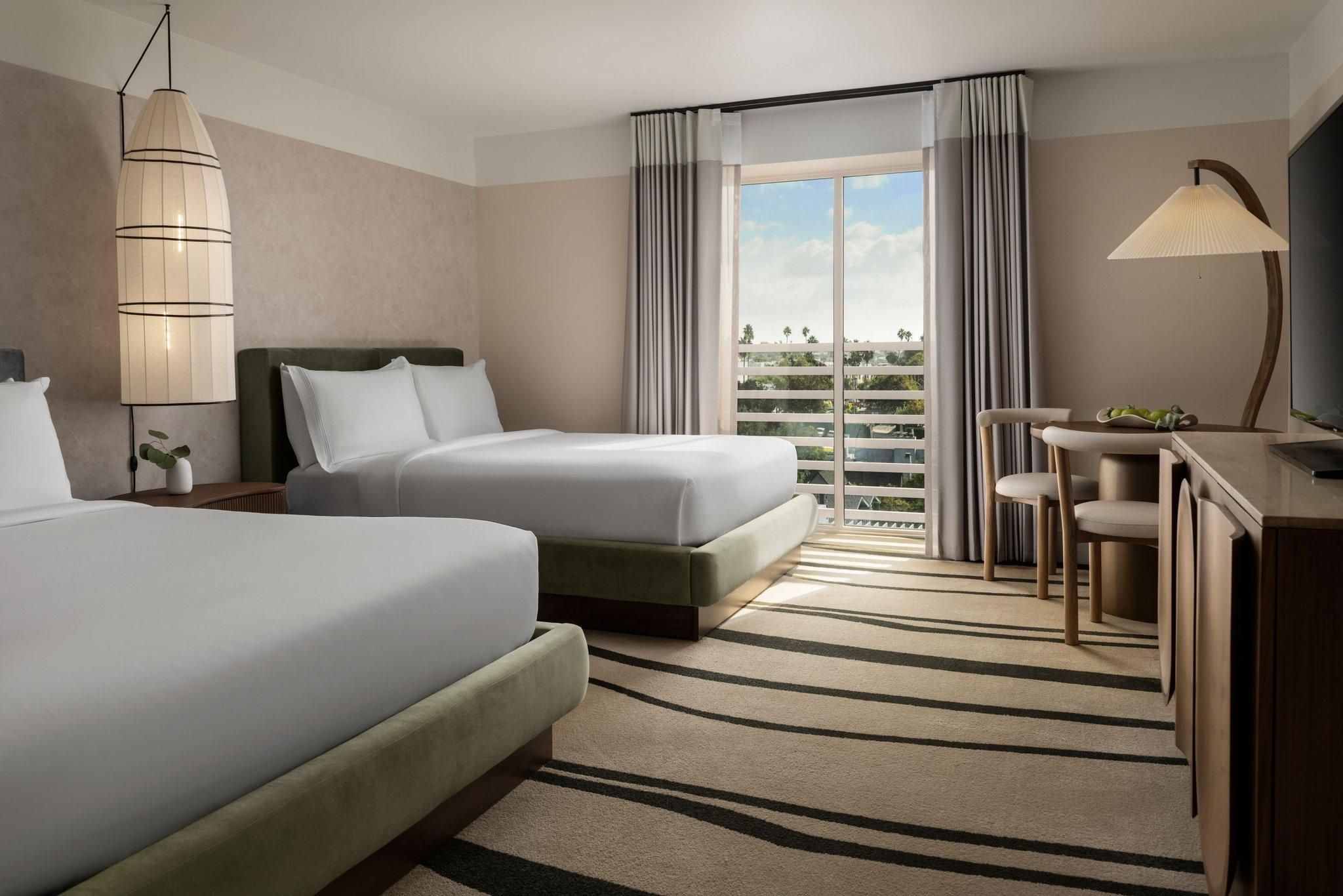 Guest room, 2 Queen, City view