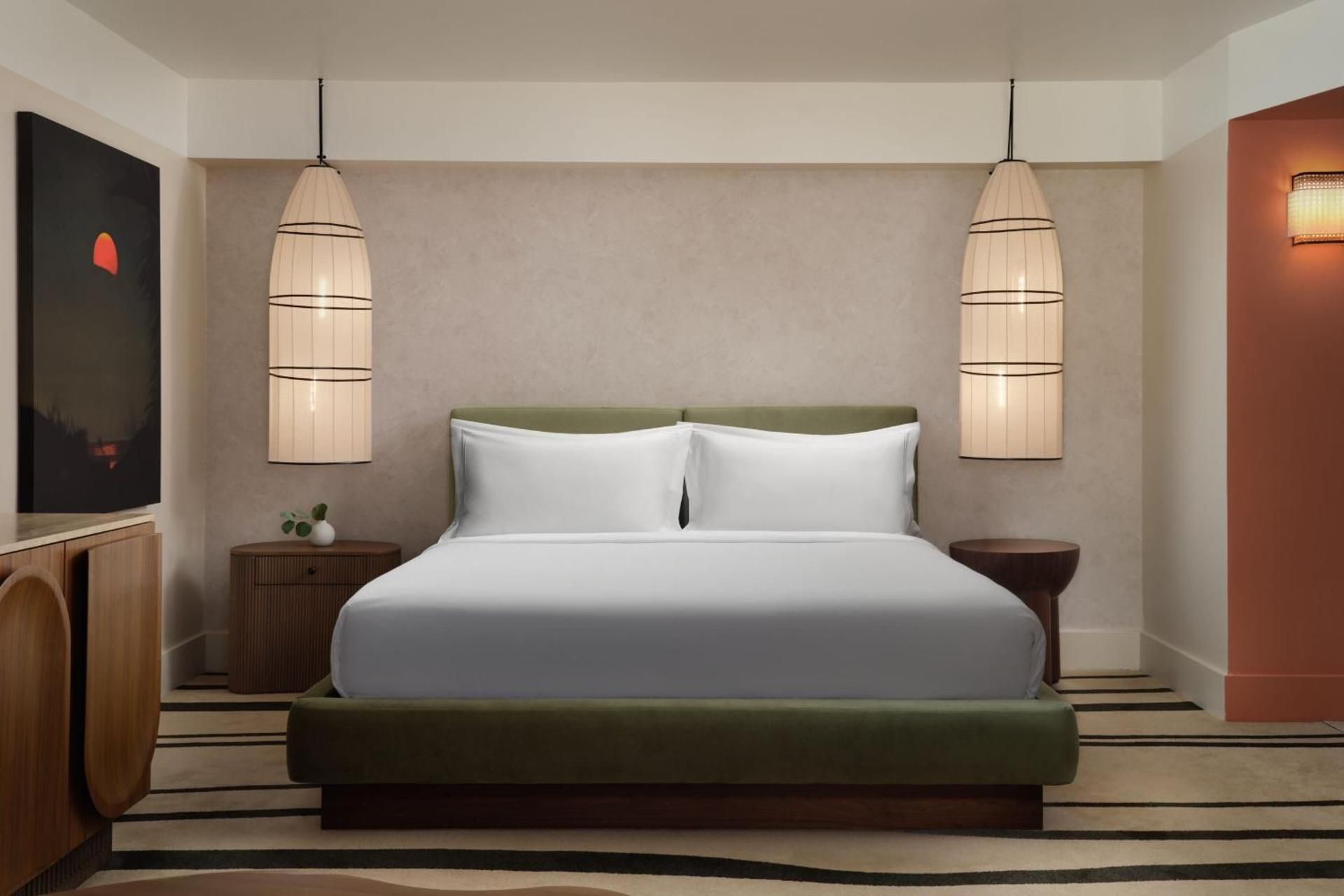 King Room with City View - Mobility and Hearing Accessible with Roll-in Shower