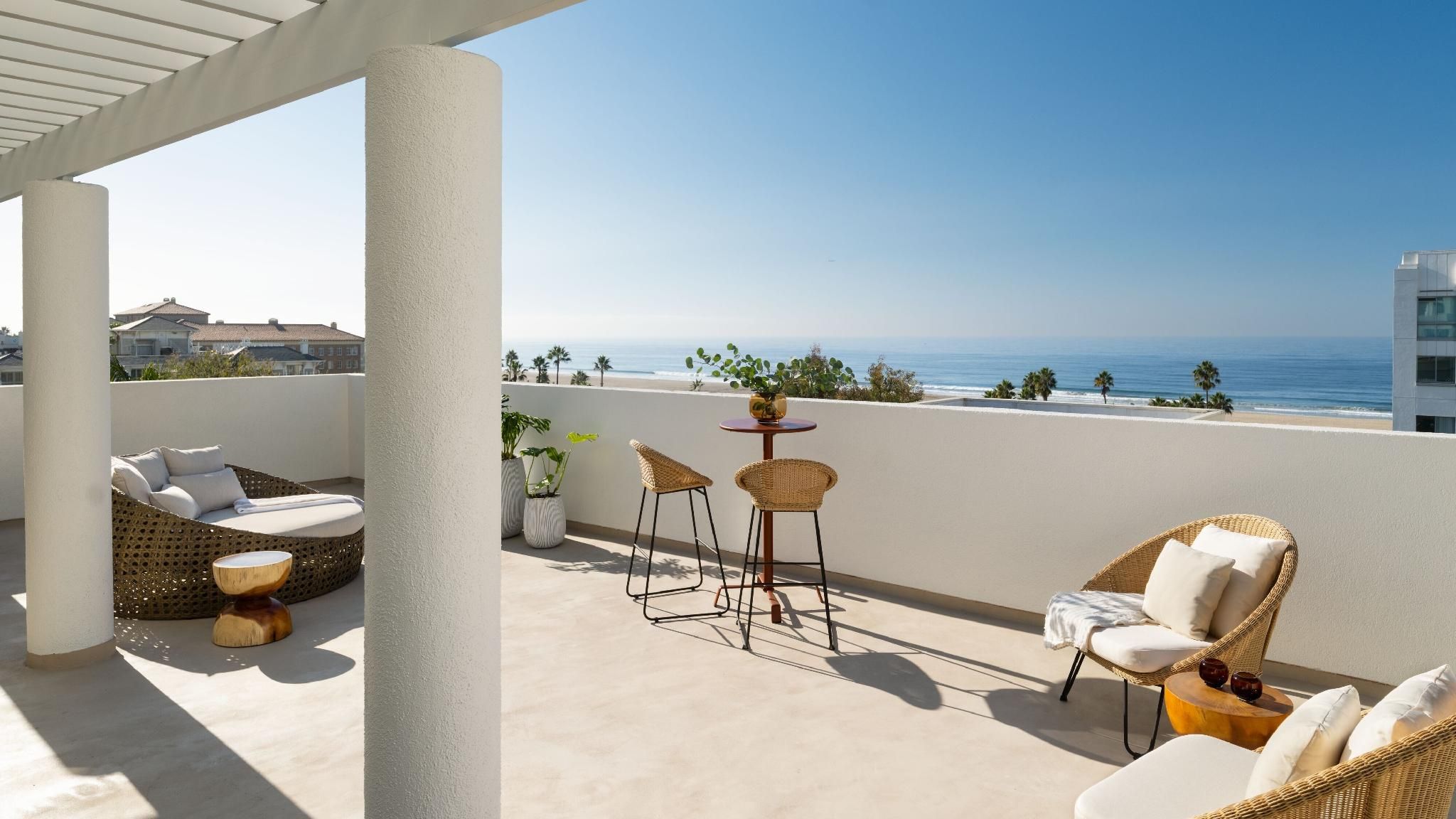 1 Bedroom Suite, 1 King, Sofa bed, Ocean view, Balcony