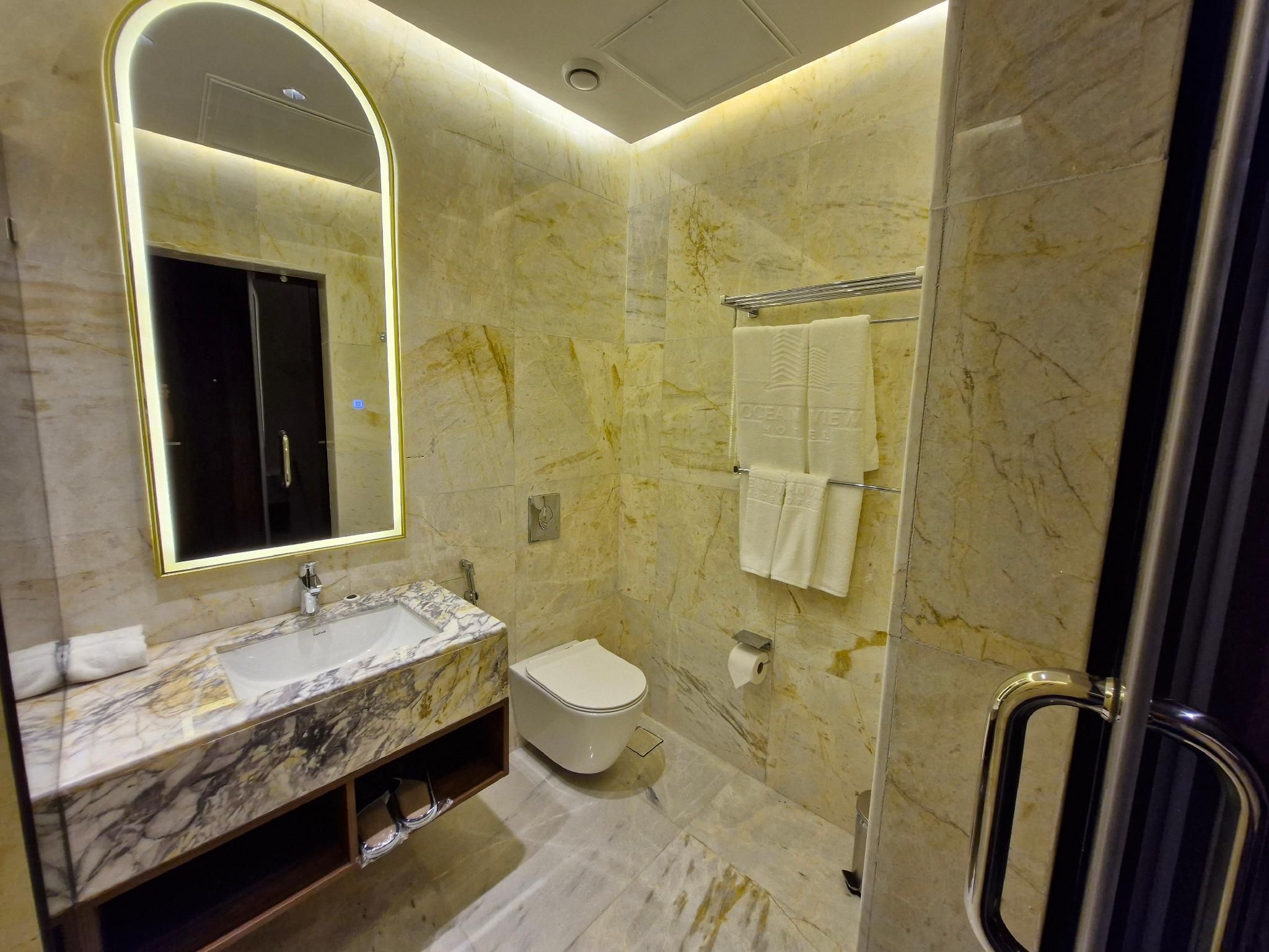 Corner City View Room
