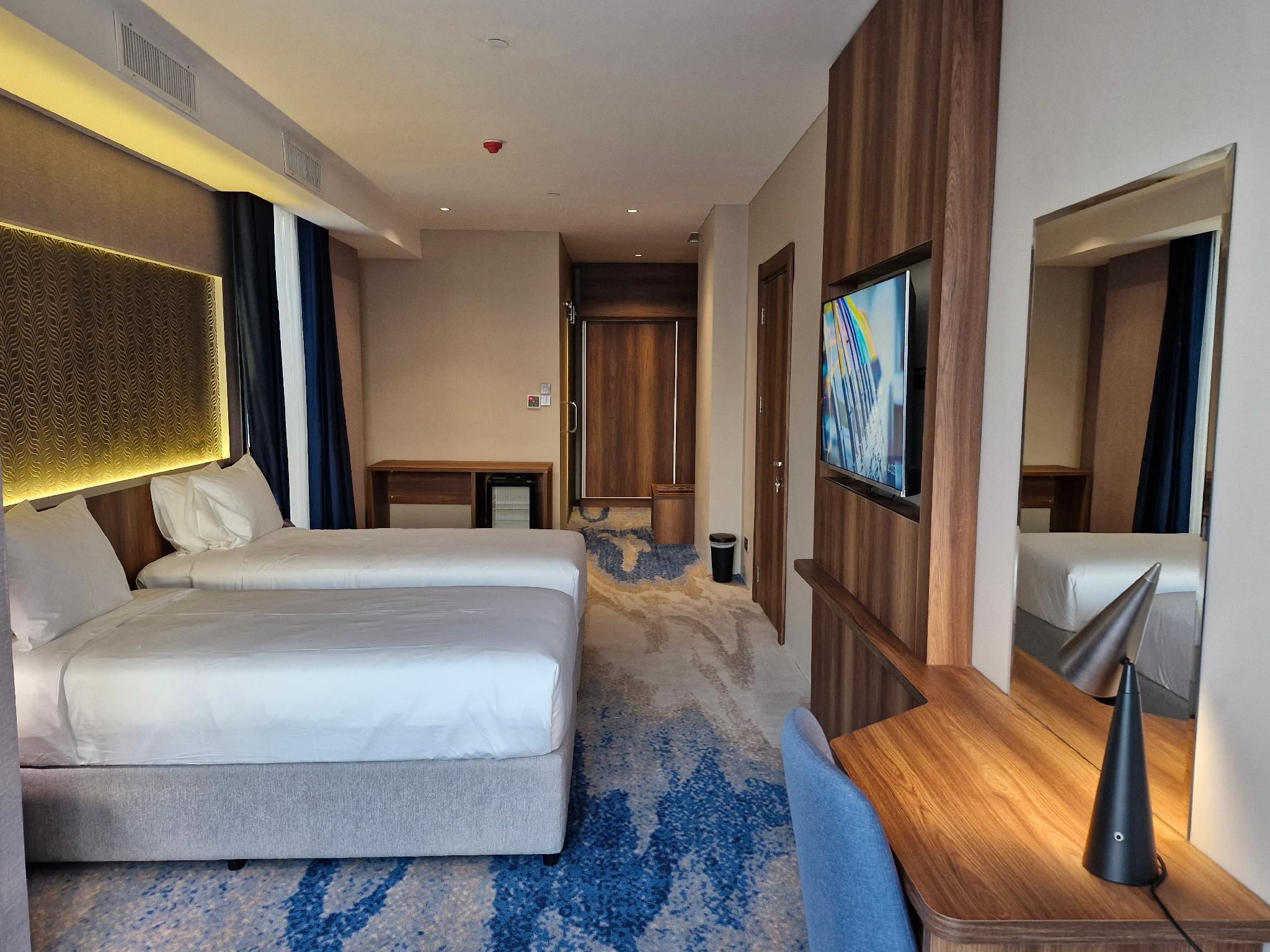 Corner City View Room