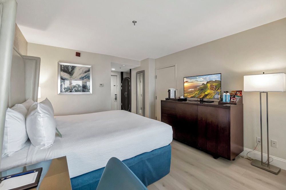 Ocean View Hotel Superior Room, 1 King Bed, Balcony, Courtyard View (Standard with King Bed, Private Balco) 2