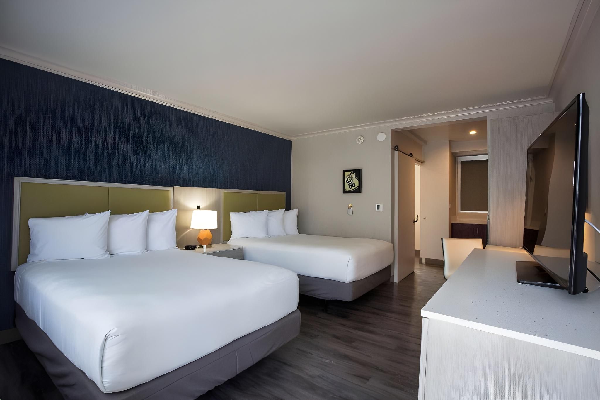 2 queen beds, nonsmoking