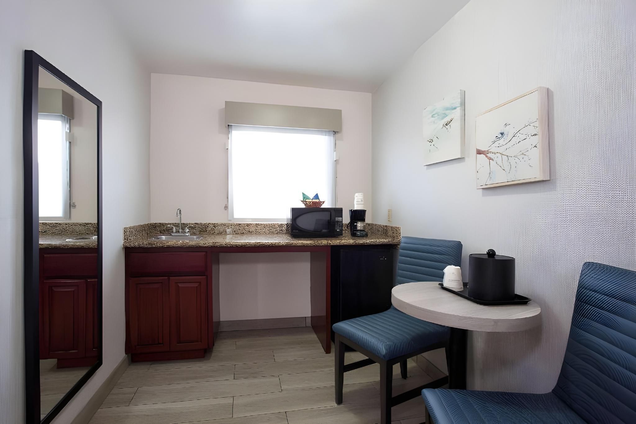 2 Queen Beds, Nonsmoking, Courtyard