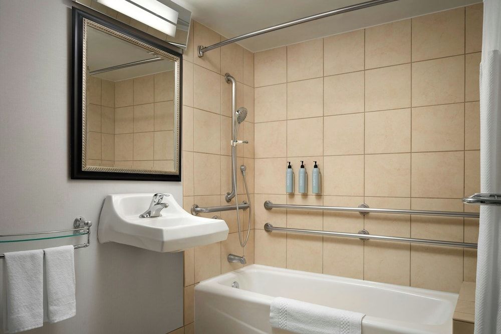 Room, 2 Queen Beds (Mobility/Hearing Accessible, Tub)