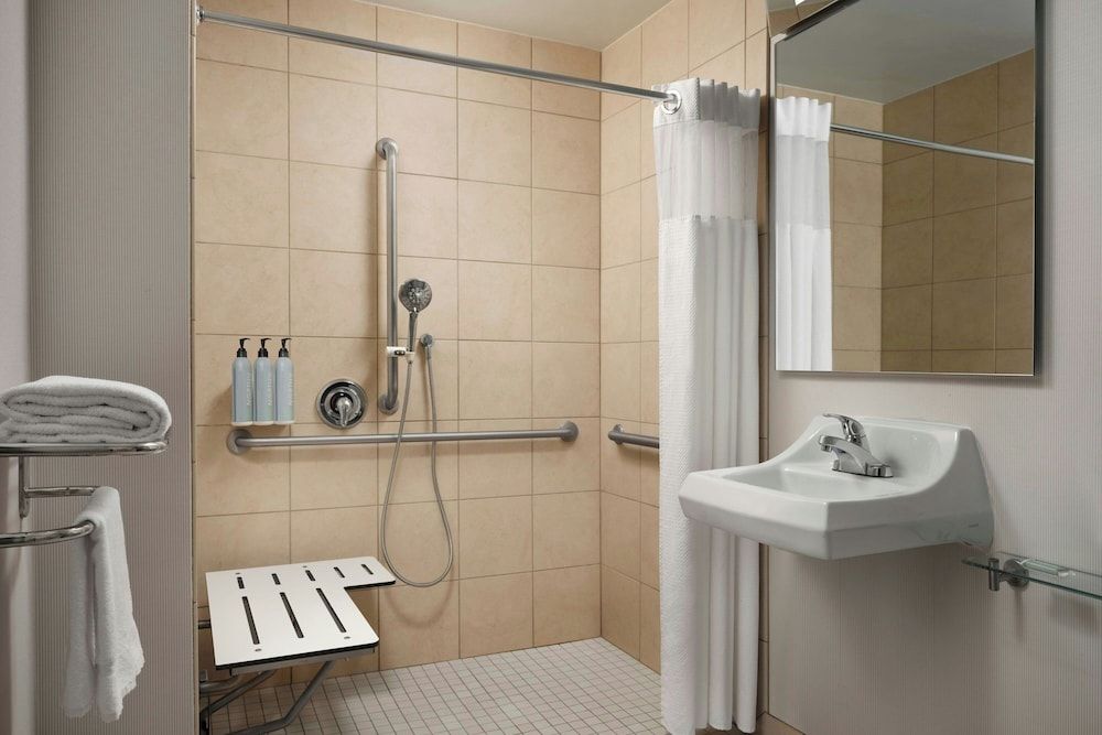Room, 1 King Bed (Mobility/Hearing Access, Roll-In Shwr)