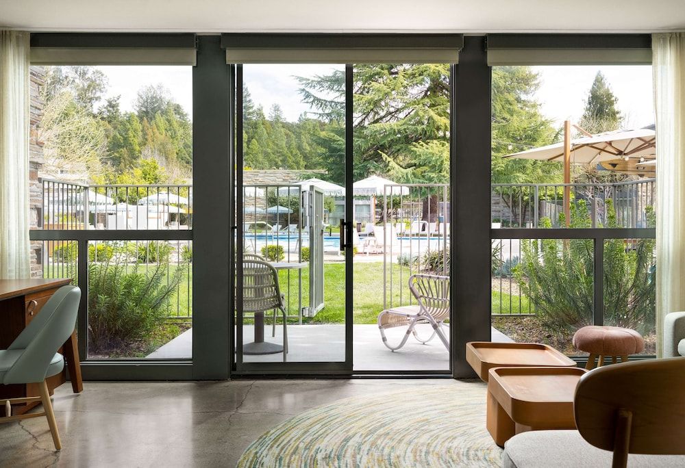 Room, 1 King Bed, Accessible, Bathtub (Pool View)