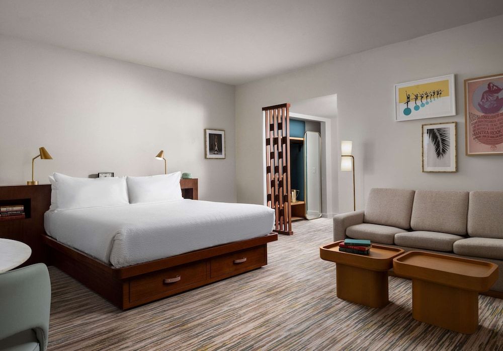 Room, 1 King Bed, Balcony, Pool View