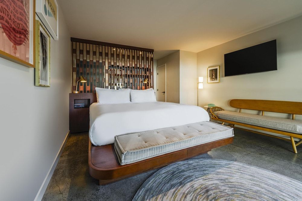Room, 1 King Bed, Accessible, Bathtub