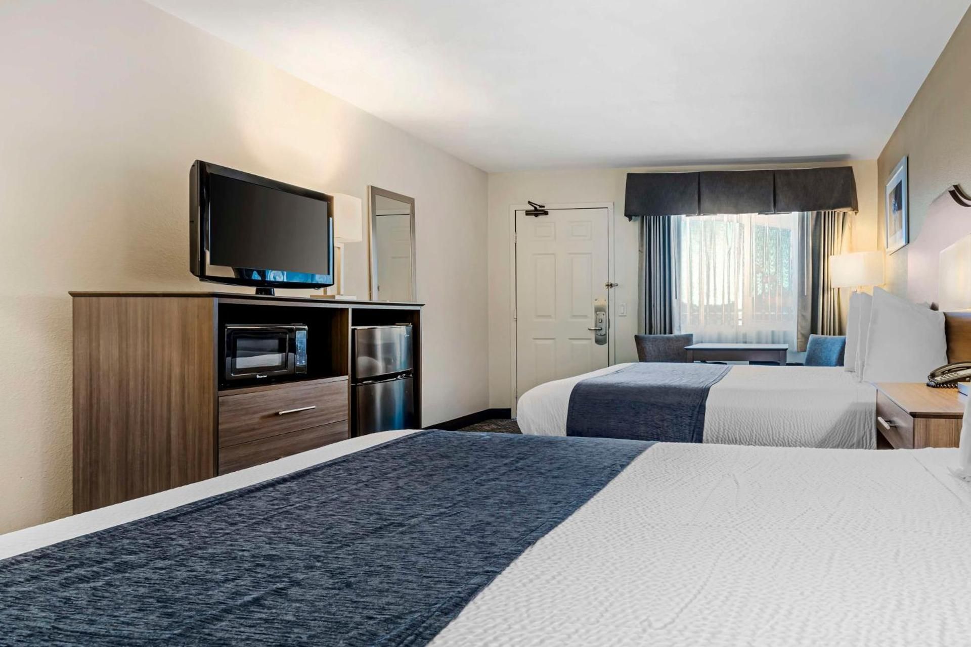 2 queen beds, nonsmoking