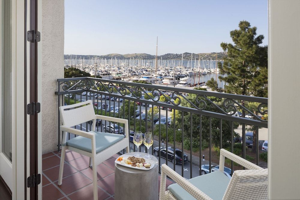 Casa Madrona Hotel & Spa Harbor View (Contemporary) 2