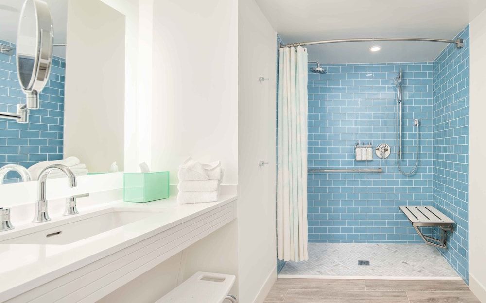 Suite, 2 Queen Beds, Accessible (Roll in Shower)