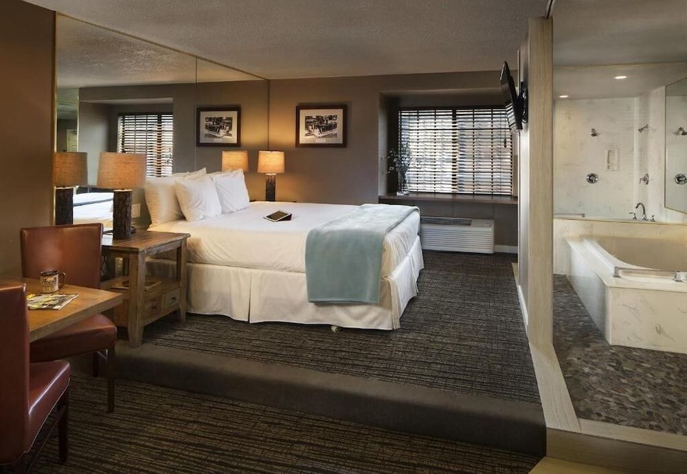 POSTMARC Hotel and Spa Suites Deluxe Spa King 2