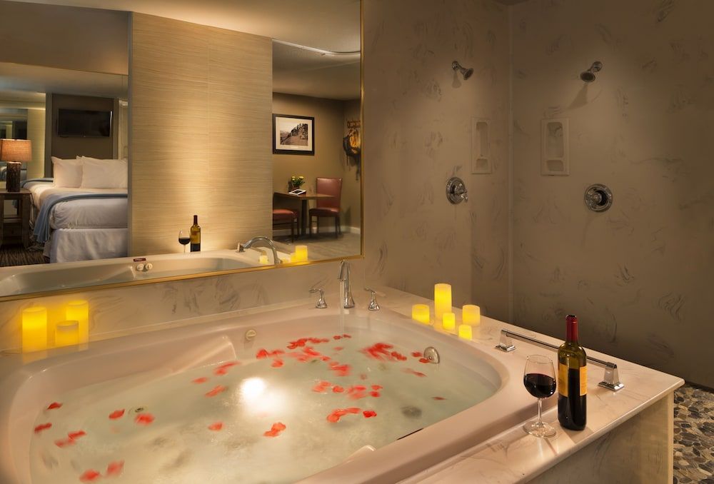 POSTMARC Hotel and Spa Suites Deluxe Spa King 6