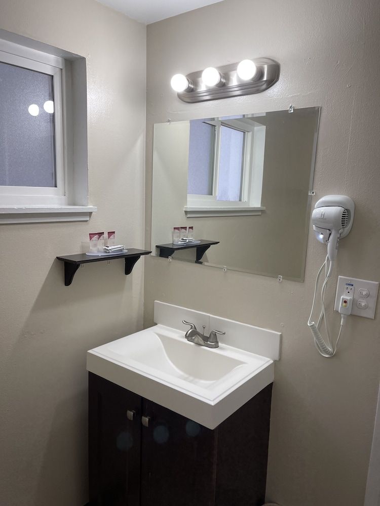 Travel Inn Room, 1 Queen Bed, Non Smoking 15