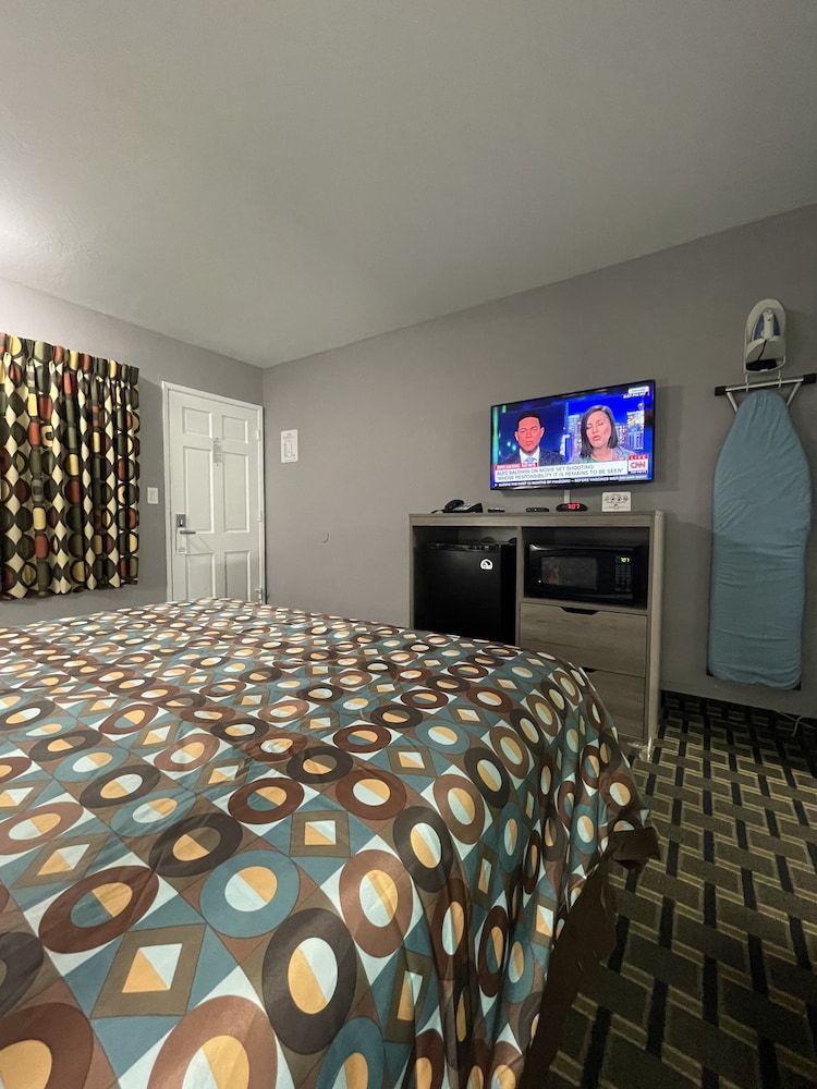 Travel Inn Room, 1 Queen Bed, Non Smoking 4