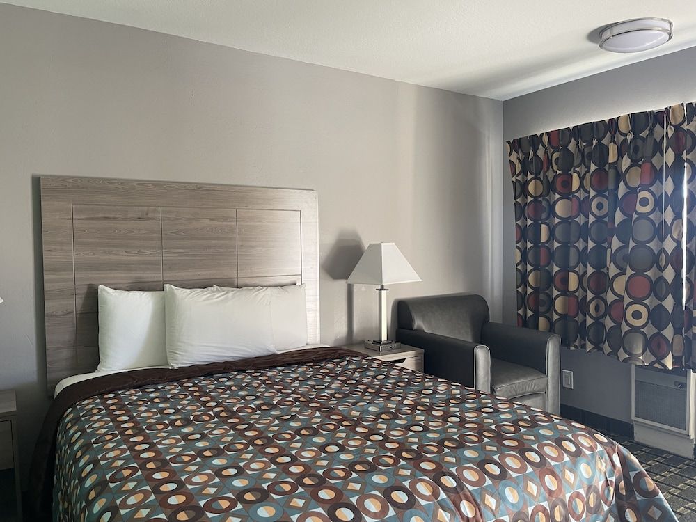 Travel Inn Room, 1 Queen Bed, Non Smoking